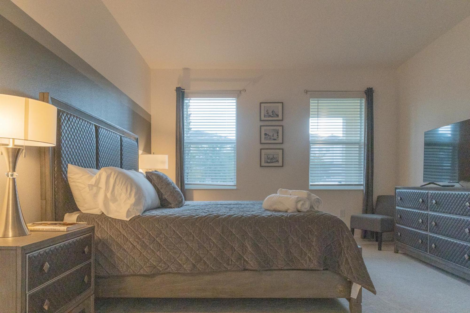 Waterfront Brand New Modern Luxury 8 Bedroom Pool House! Sleeps 16 Kissimmee Extérieur photo