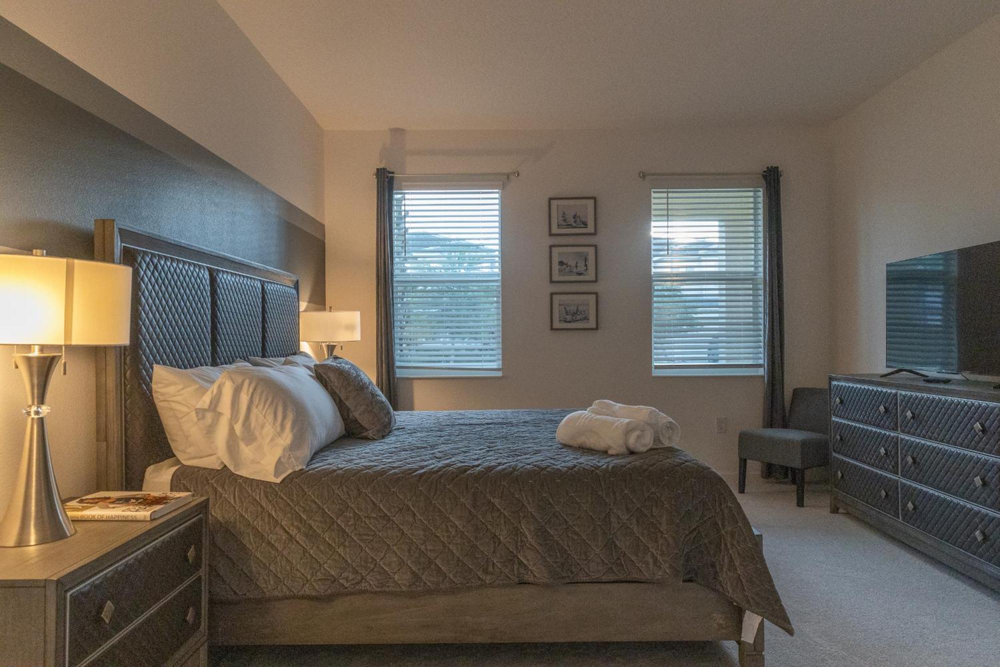 Waterfront Brand New Modern Luxury 8 Bedroom Pool House! Sleeps 16 Kissimmee Extérieur photo